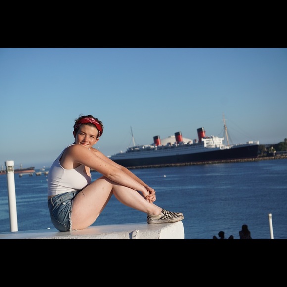 Meet your Posher, Allison - Picture 1 of 1